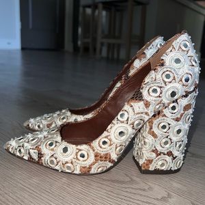 TORY BURCH embroidered chunky heel!